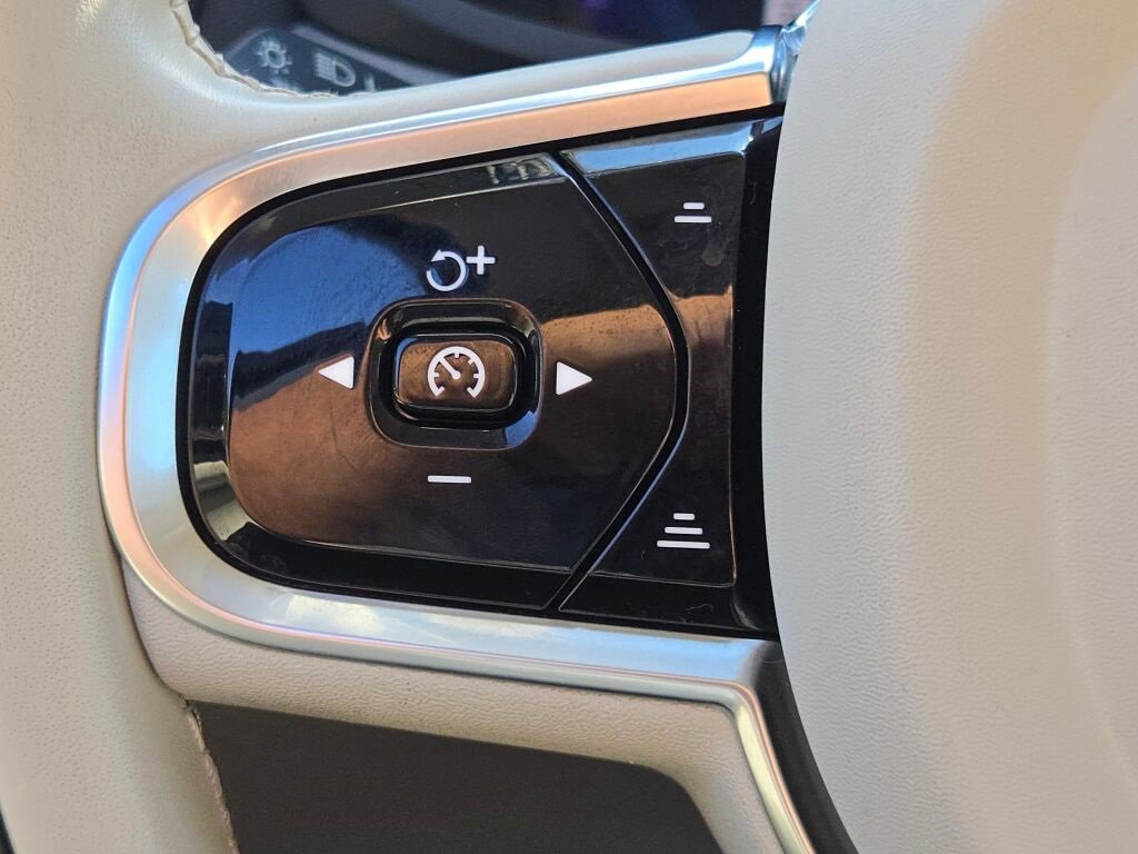 Used 2024 Volvo V60 B5 Cross Country Plus image 33