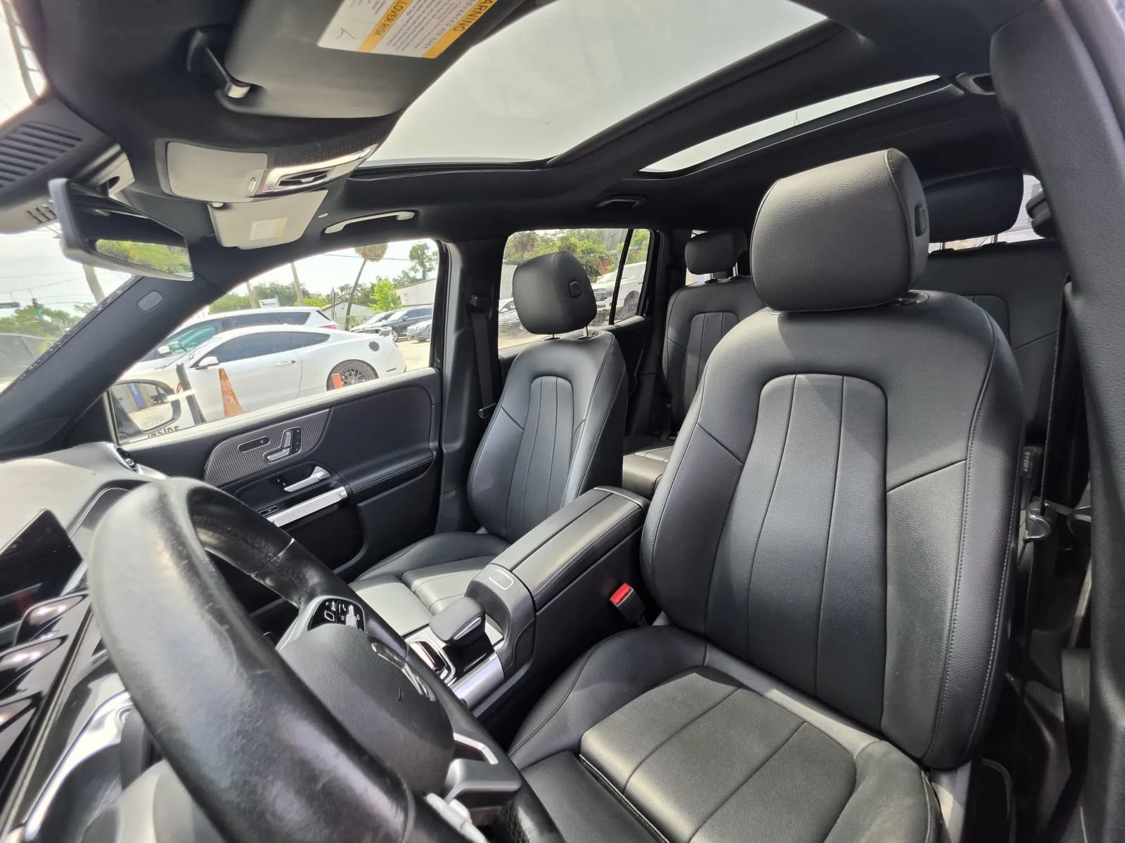 Used 2020 Mercedes-Benz GLB 250 4MATIC w/ Premium Package image 16