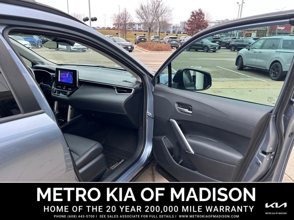 Used 2023 Toyota Corolla Cross XLE image 41