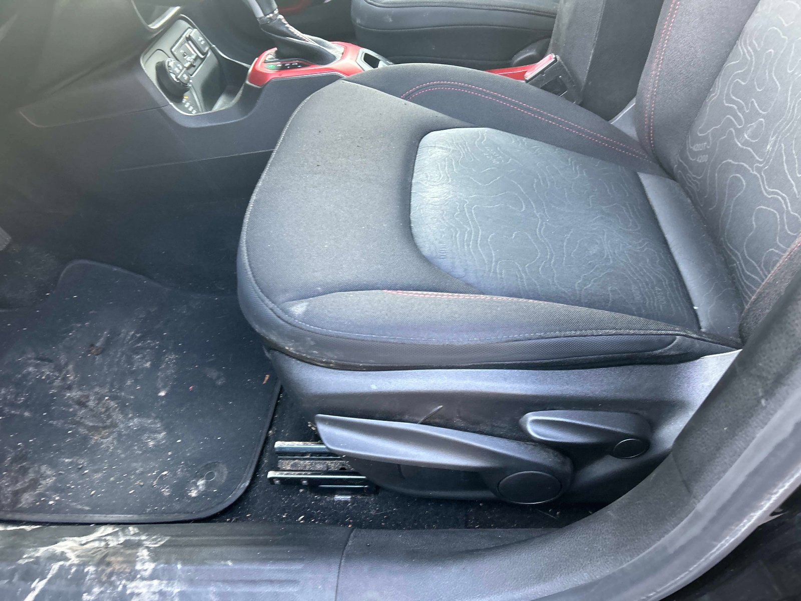 Used 2015 Jeep Renegade Trailhawk image 20