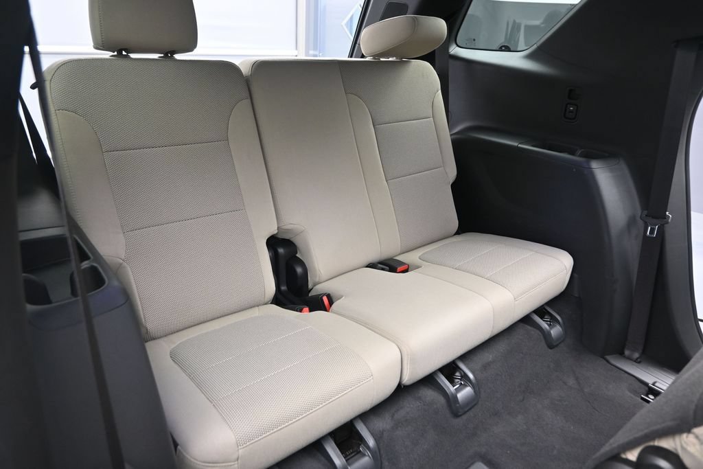 Used 2023 Chevrolet Traverse LS FWD image 16