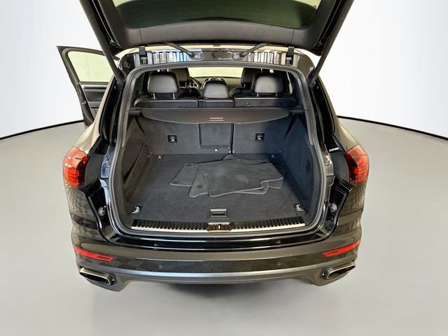 Used 2017 Porsche Cayenne Platinum Edition image 25