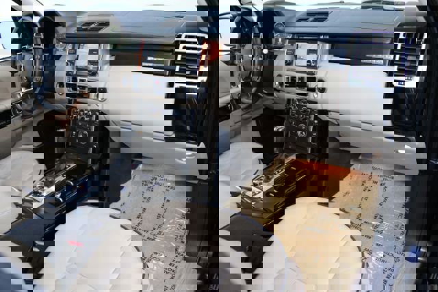 Used 2012 Land Rover Range Rover HSE image 20