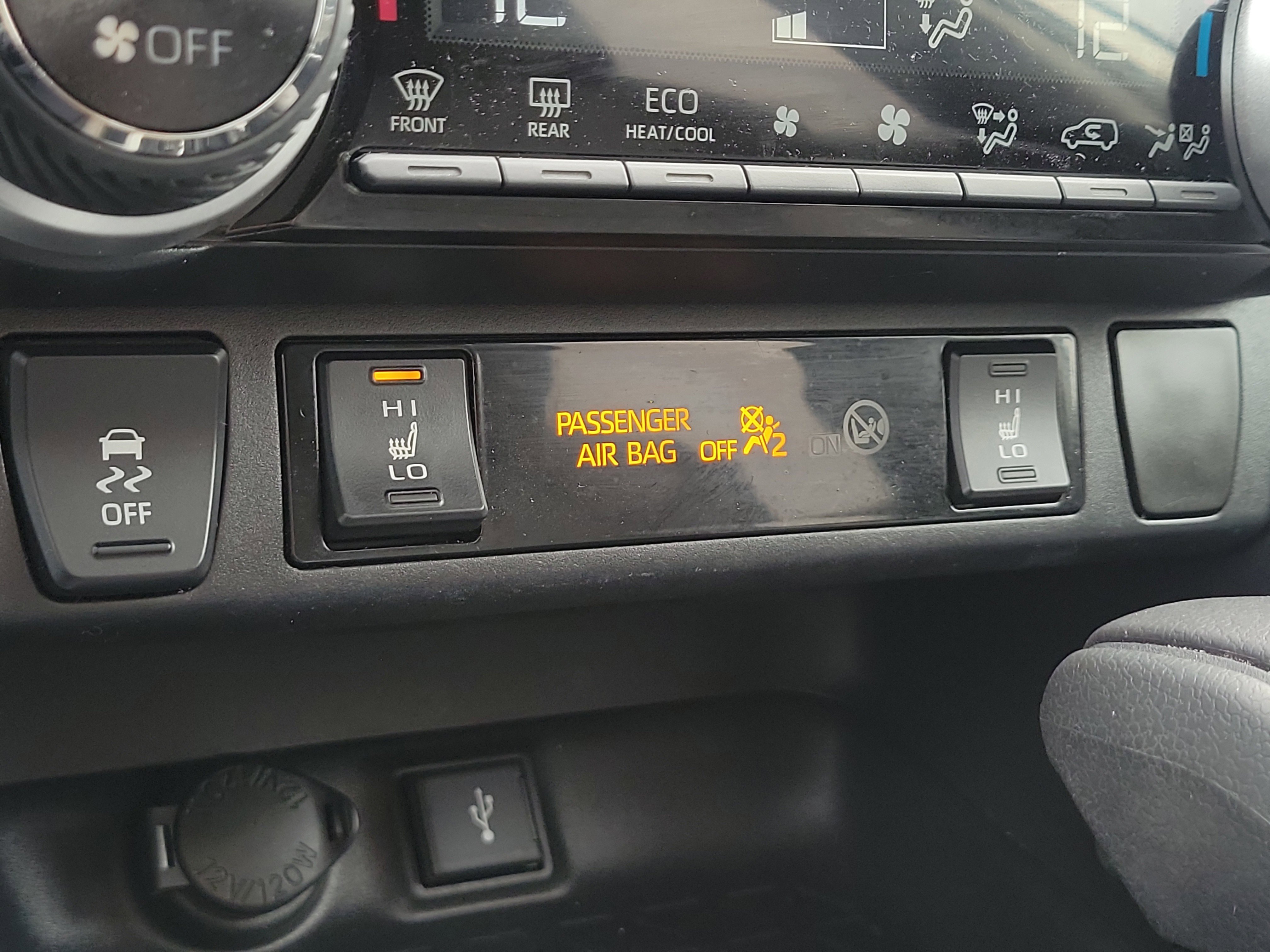 Used 2021 Toyota RAV4 XLE w/ Convenience Package image 33