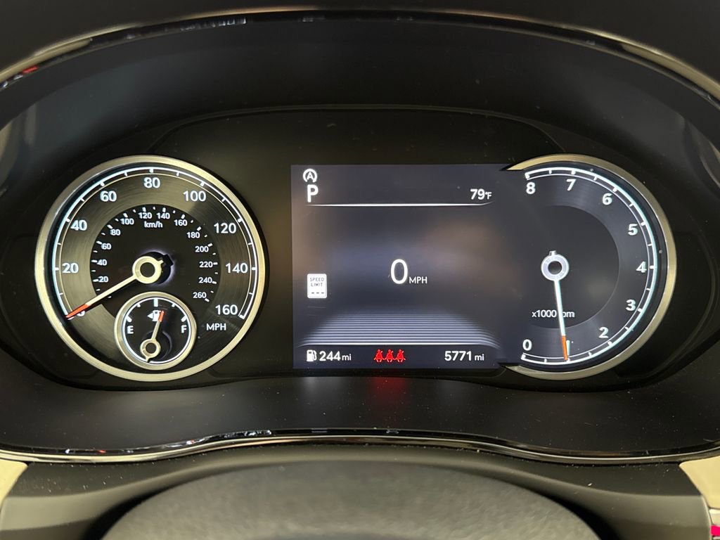 Certified 2025 Genesis GV70 2.5T w/ Advanced Package image 18