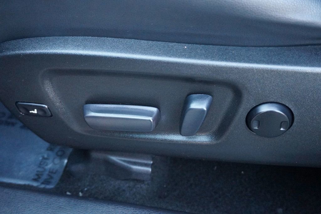 Used 2017 Toyota Highlander SE FWD image 24