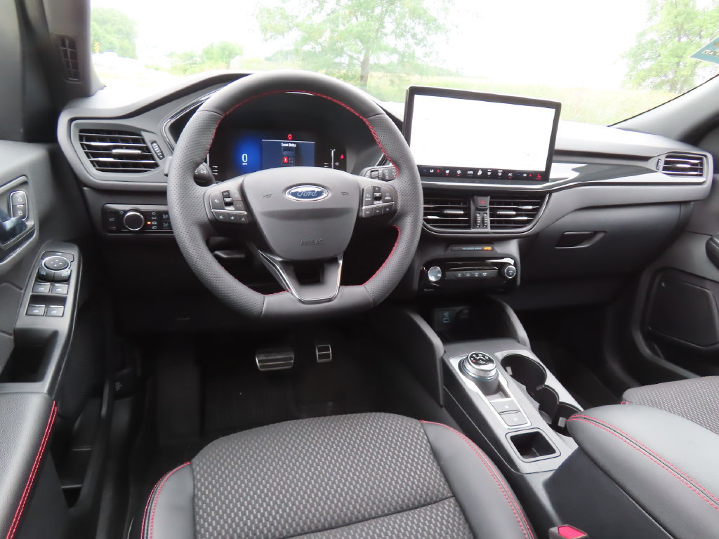 Used 2023 Ford Escape ST-Line w/ Tech Pack #1 AWD/4WD image 4