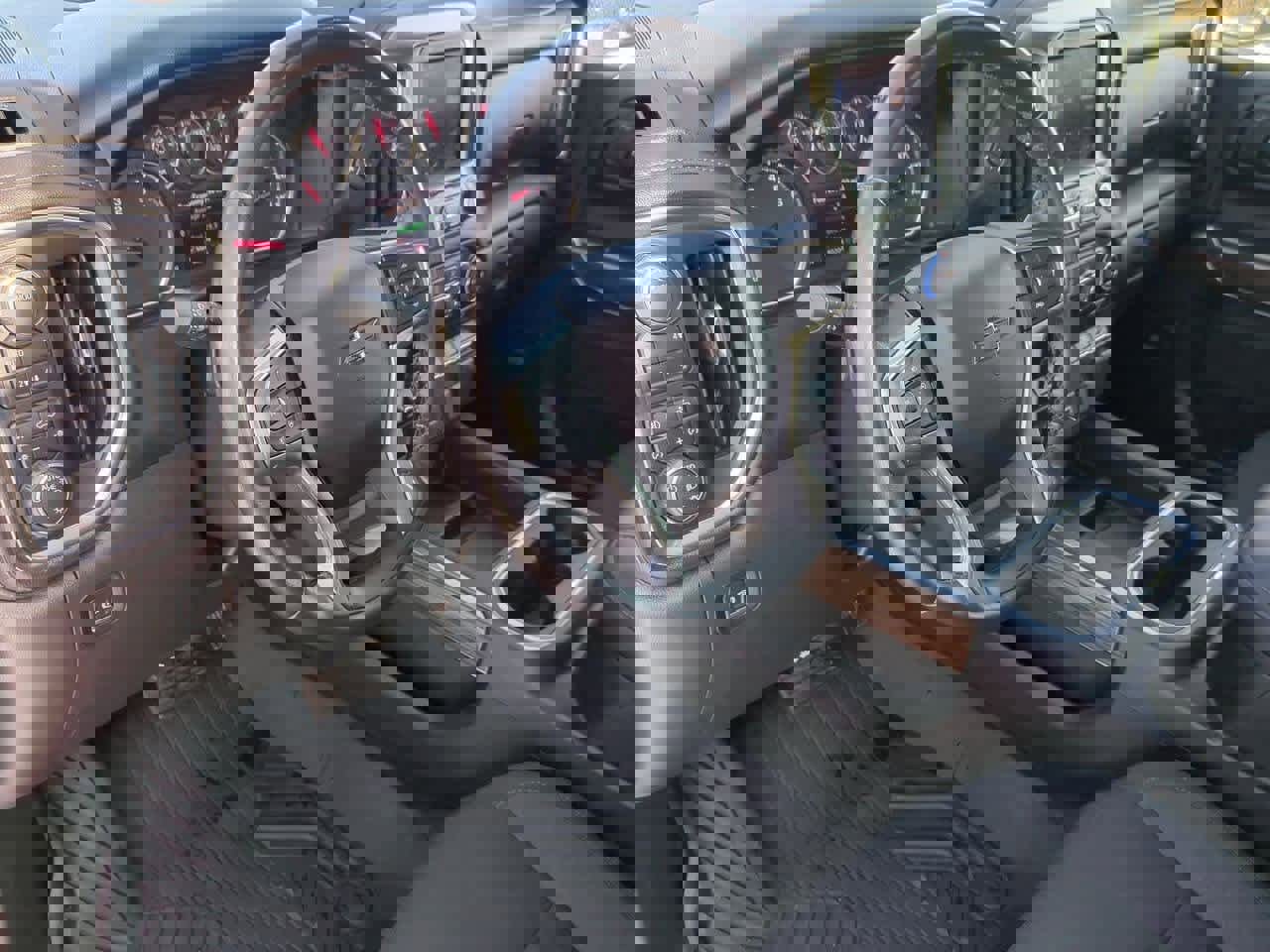 Used 2021 Chevrolet Silverado 1500 LT Trail Boss w/ Convenience Package II image 2