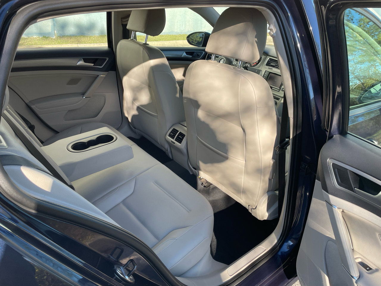 Used 2015 Volkswagen Golf S image 16