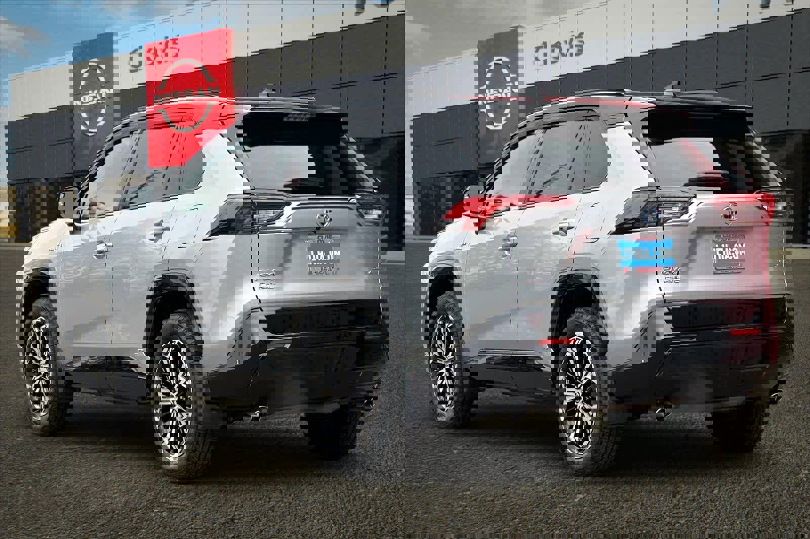 Used 2021 Toyota RAV4 XSE w/ Weather Package image 7