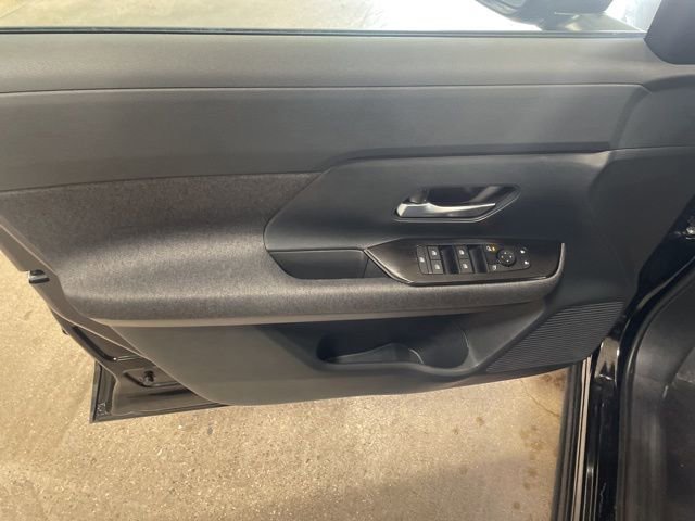 Certified 2025 Nissan Kicks SV w/ SV Premium Package image 12