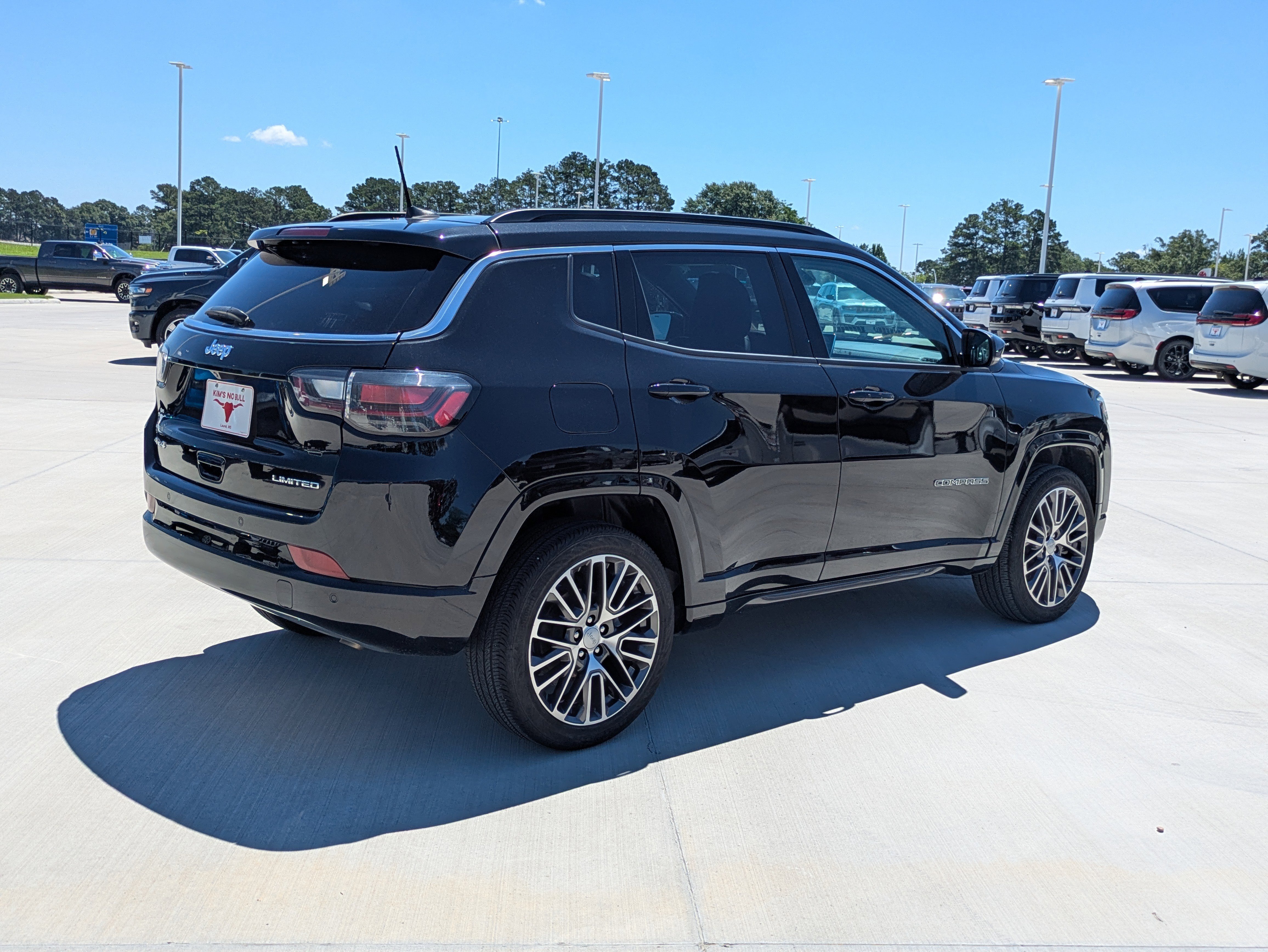 Used 2024 Jeep Compass Limited w/ Elite Group AWD/4WD image 5
