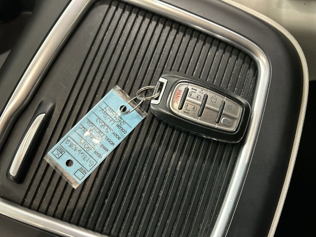 Used 2018 Chrysler Pacifica Limited FWD image 12