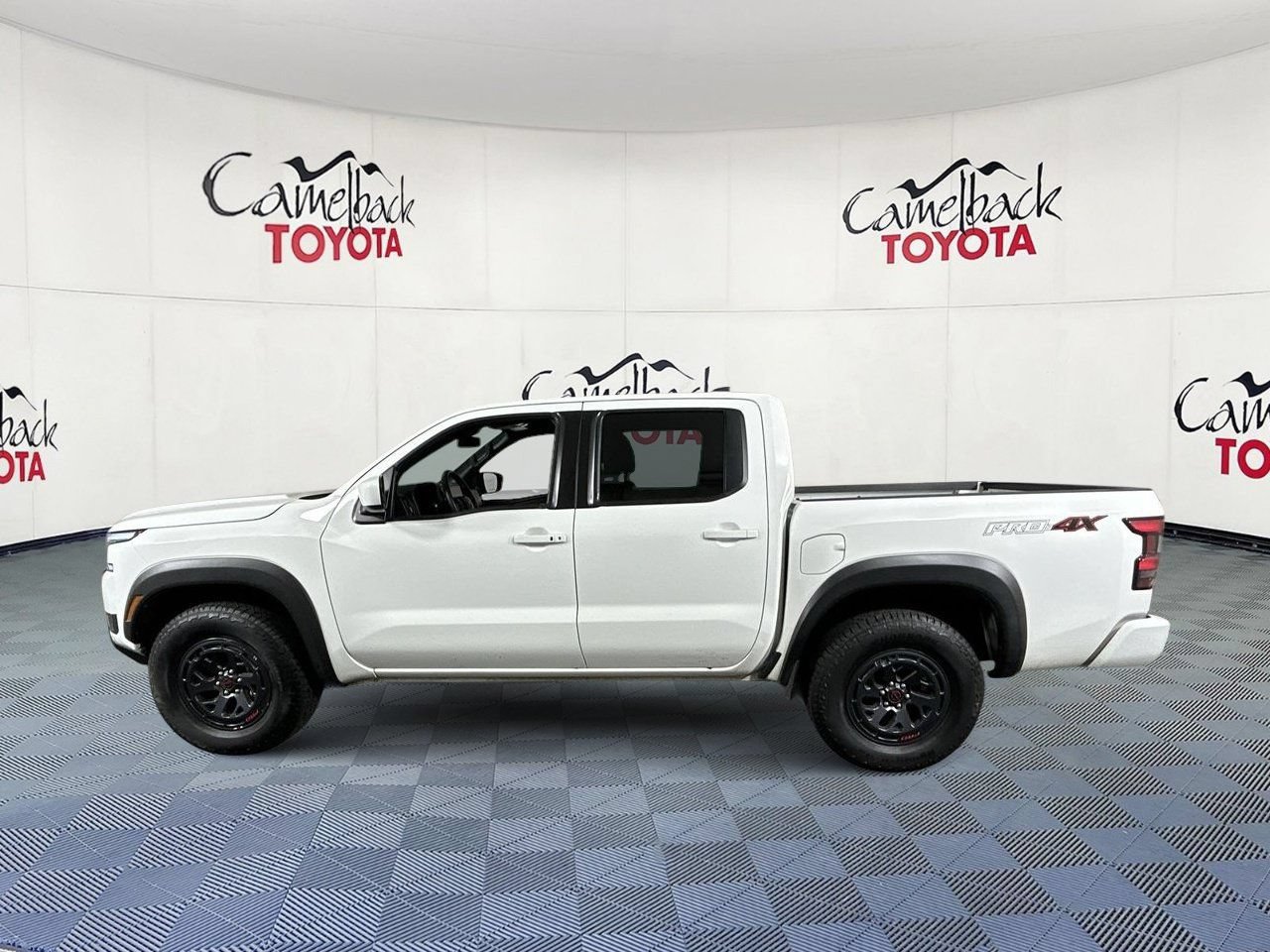 Used 2026 Nissan Frontier PRO-4X AWD/4WD image 5