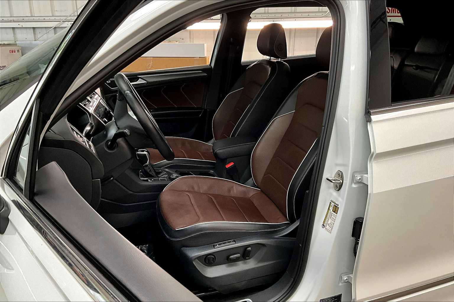 Used 2022 Volkswagen Tiguan SEL R-Line image 28