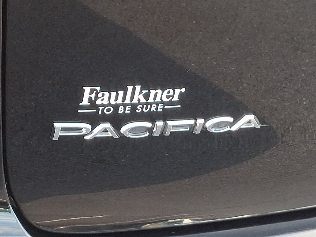 Used 2024 Chrysler Pacifica Touring-L FWD image 31