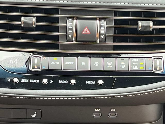 Certified 2023 Lexus LS 500 w/ Accessory Package (Z2) RWD image 16