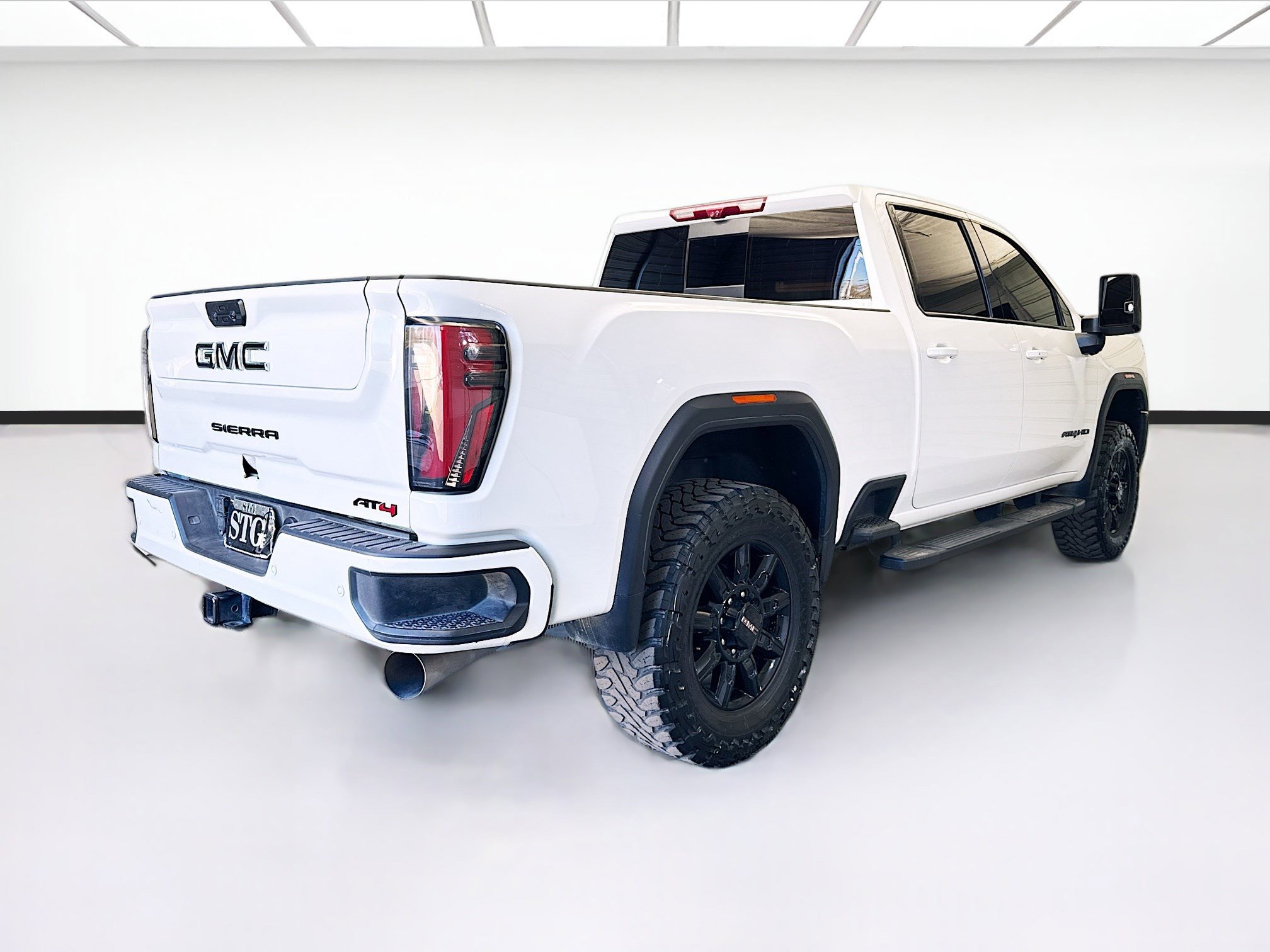 Used 2024 GMC Sierra 2500 AT4 w/ Technology Package image 4