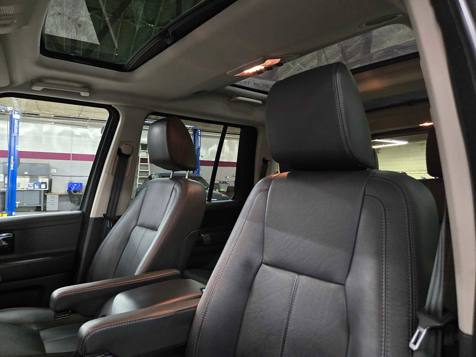Used 2016 Land Rover LR4 HSE LUX AWD/4WD image 23