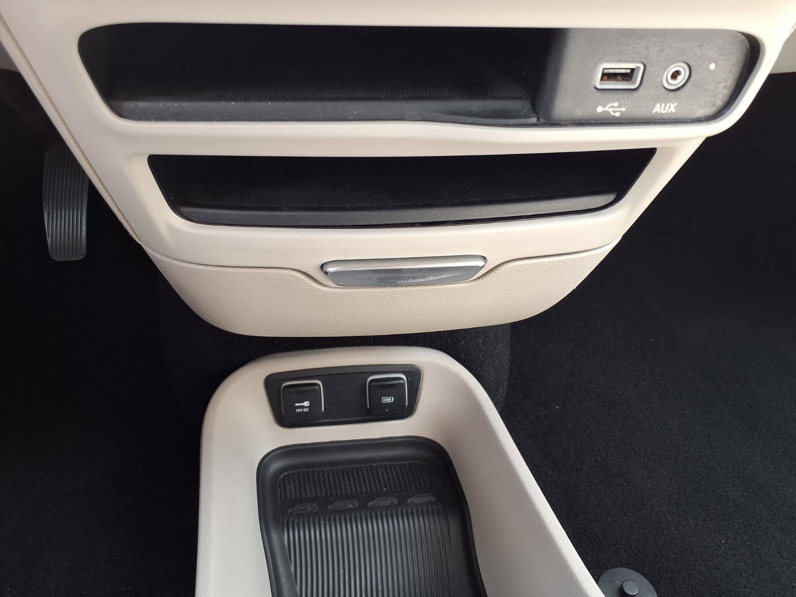 Used 2018 Chrysler Pacifica Touring-L image 8