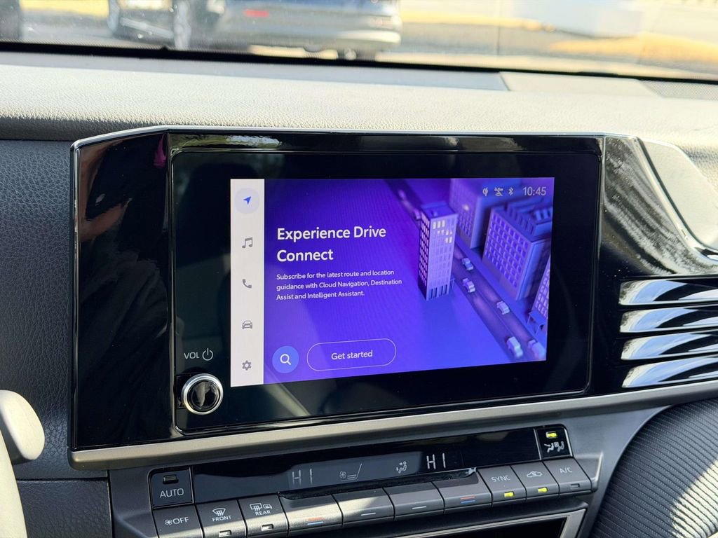 Used 2025 Toyota Camry SE image 3