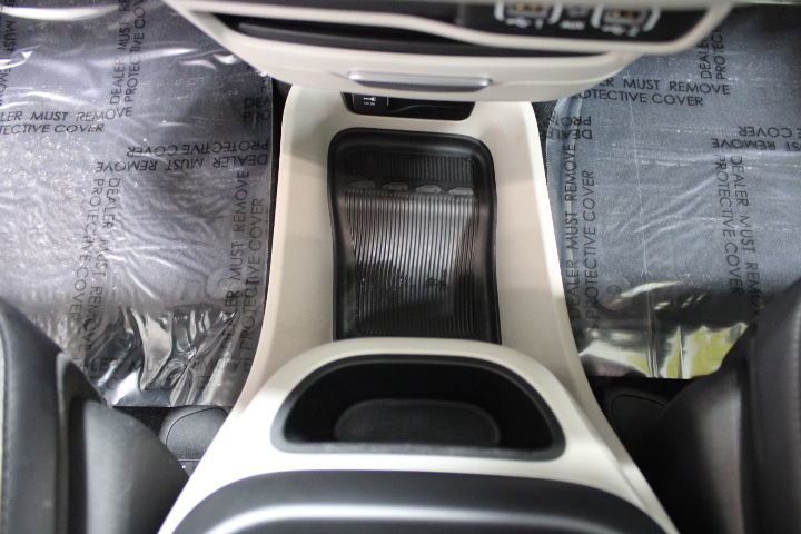 Used 2024 Chrysler Pacifica Touring-L image 34