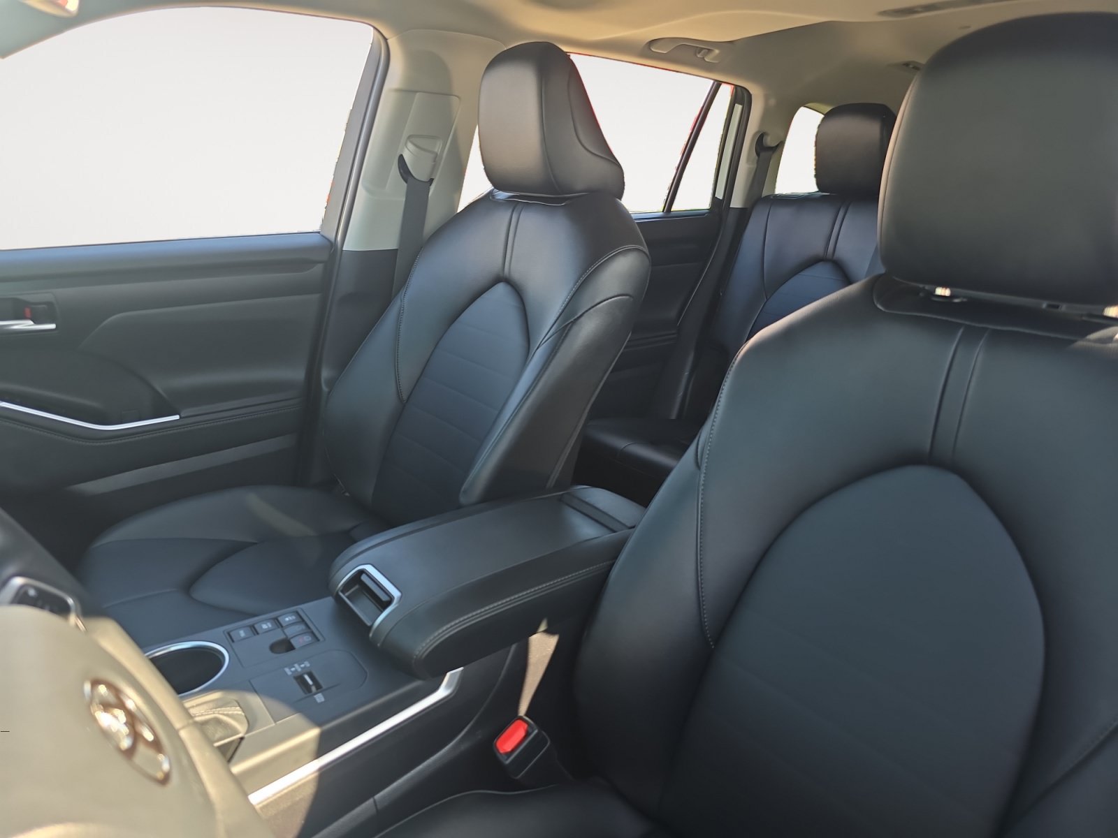 Certified 2026 Toyota Highlander XLE AWD/4WD image 9