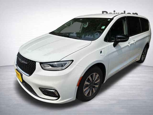 Used 2024 Chrysler Pacifica Limited FWD image 3