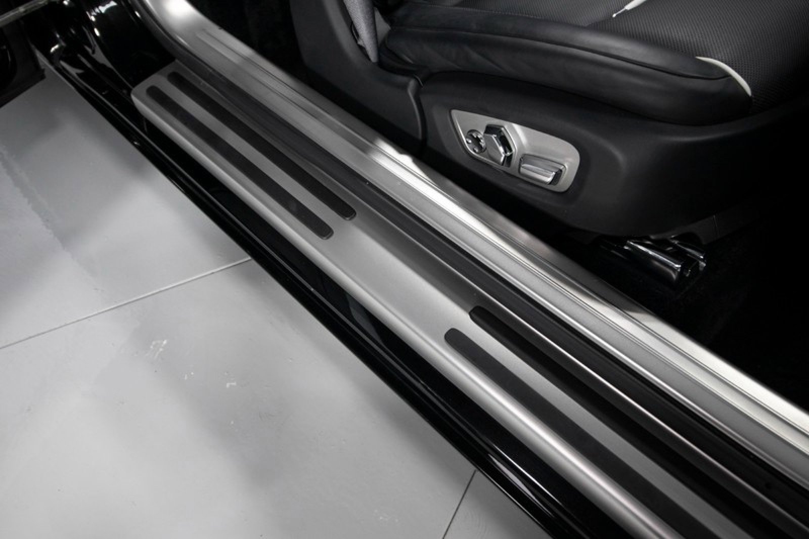 Used 2018 Rolls-Royce Dawn image 44