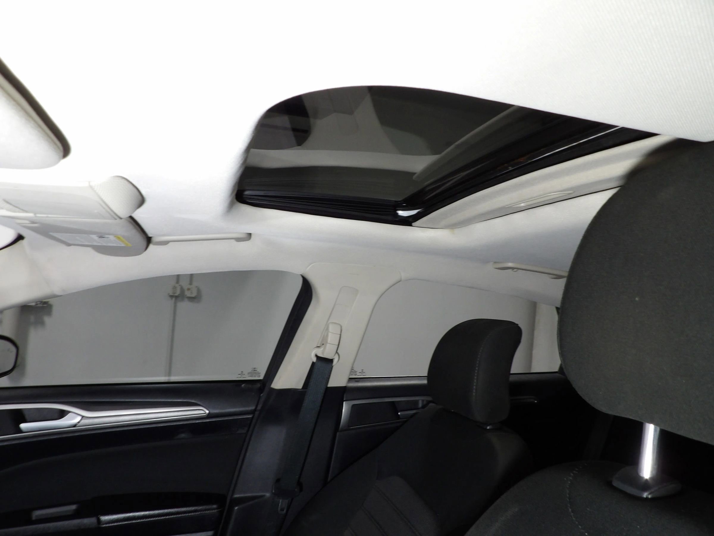 Used 2020 Ford Fusion SE image 9