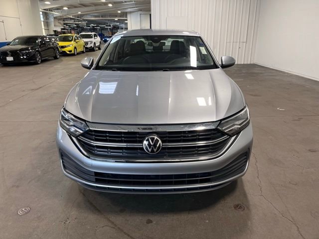 Used 2024 Volkswagen Jetta SE image 8
