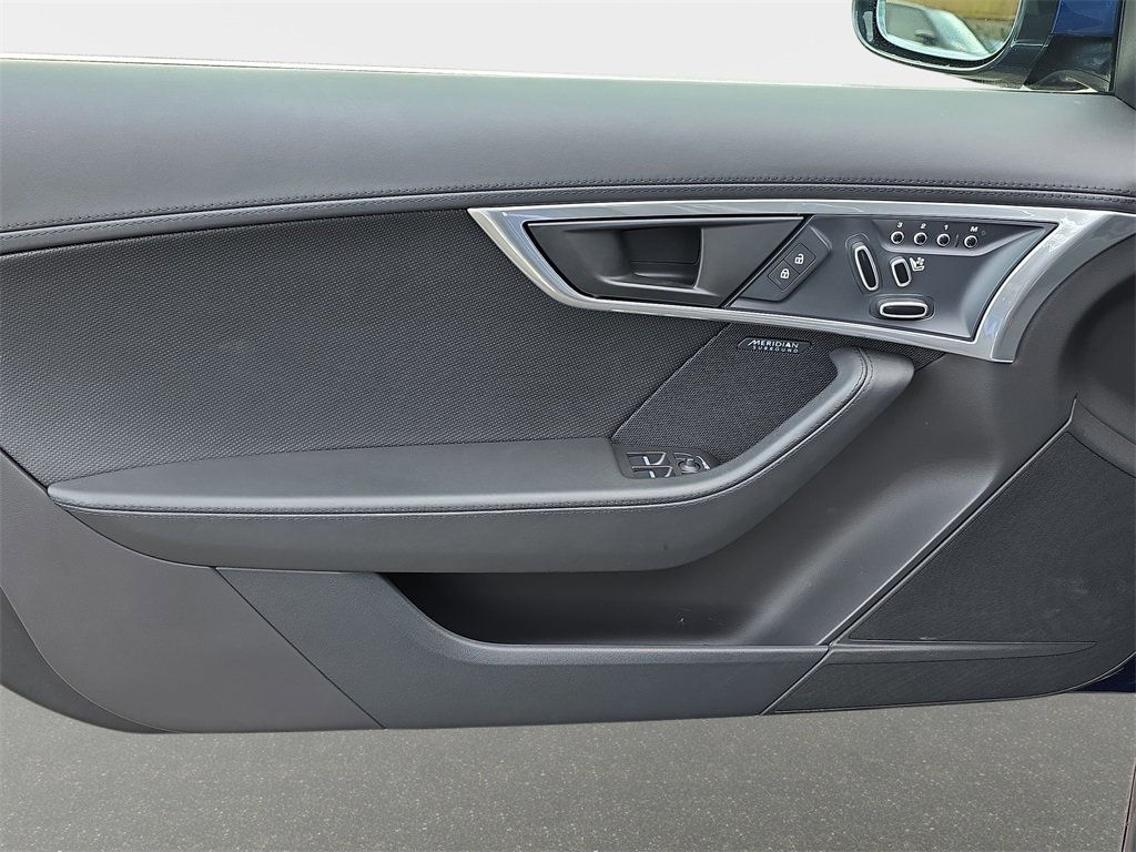 Used 2021 Jaguar F-TYPE R image 29