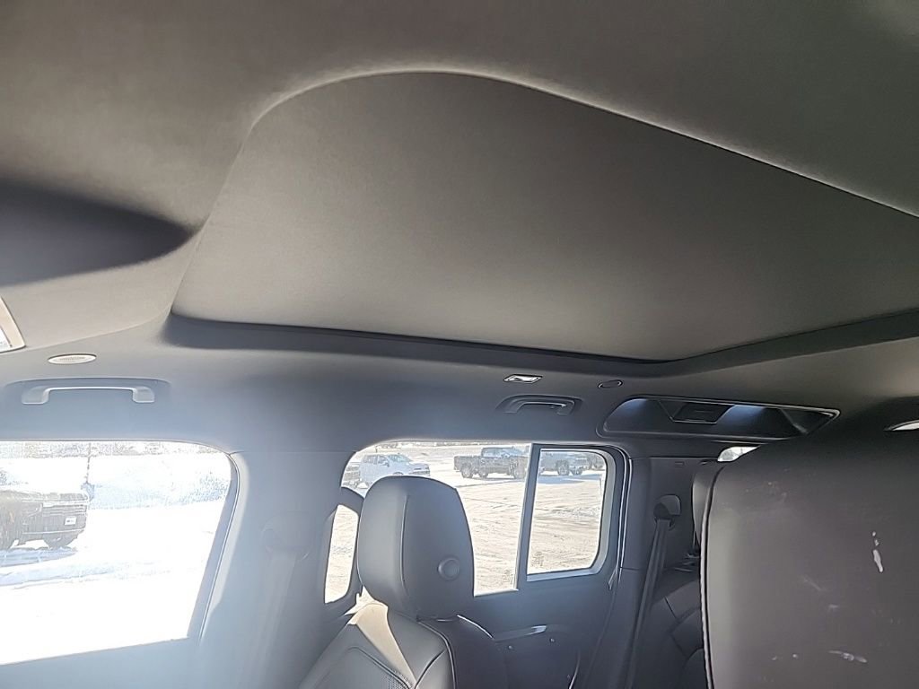 Used 2025 Land Rover Defender 110 S image 11