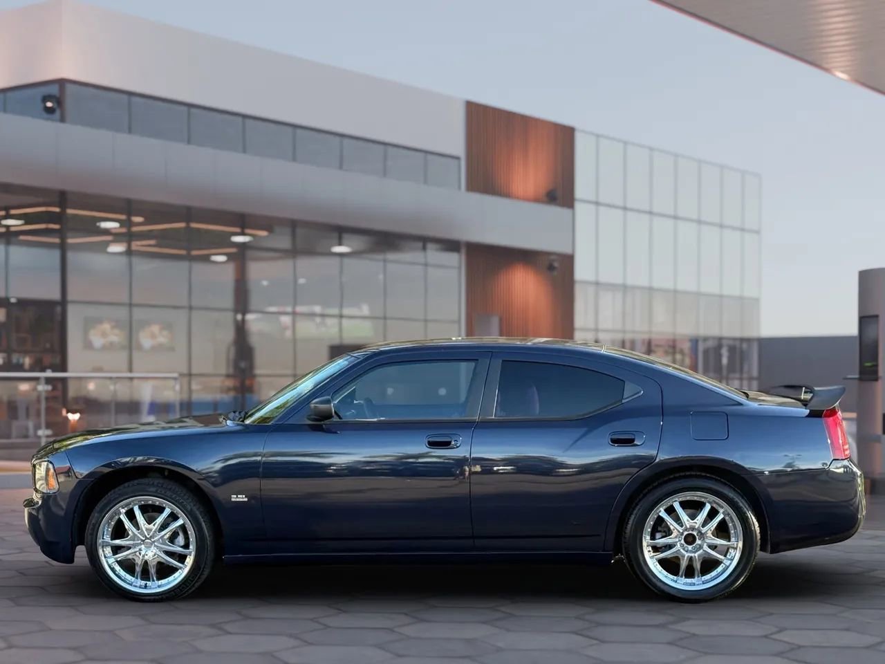 Used 2006 Dodge Charger SXT w/ Popular Equipment Group image 3