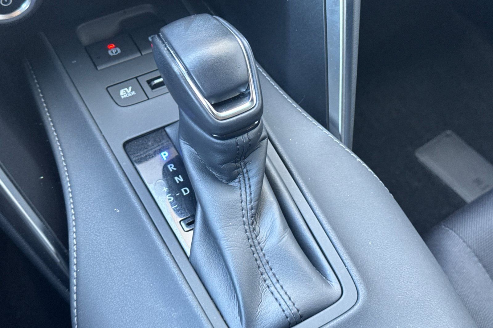 Used 2023 Toyota Venza LE AWD/4WD image 21