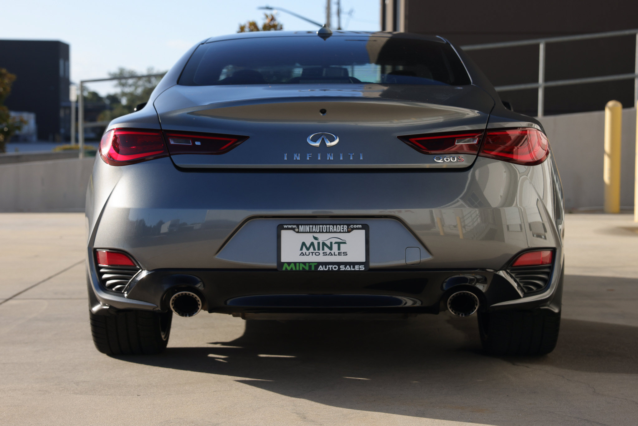 Used 2018 INFINITI Q60 Red Sport 400 w/ Sensory Package 3.0T Sport RWD image 11