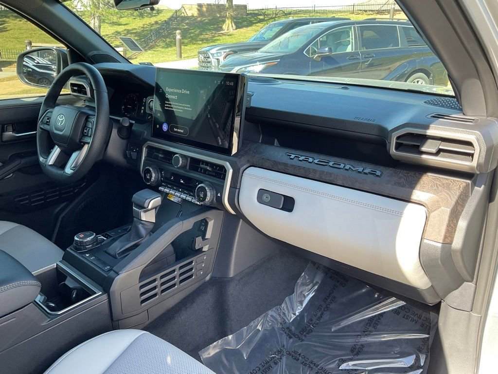 Used 2024 Toyota Tacoma Limited w/ Limited Package (LT) image 18