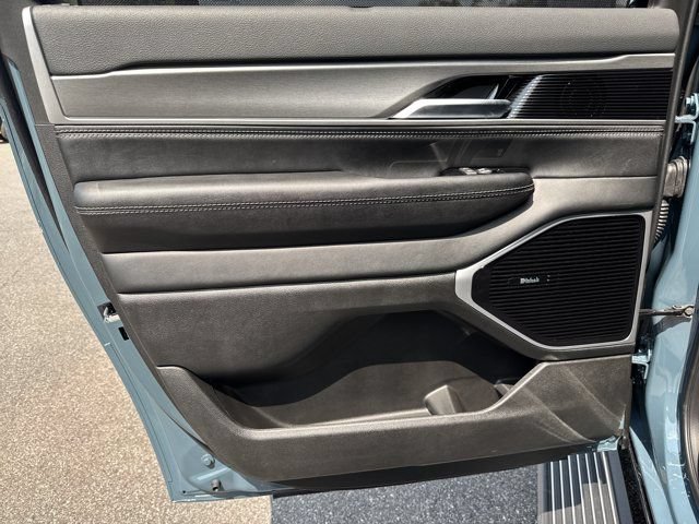New 2026 Jeep Grand Wagoneer L Limited AWD/4WD image 25