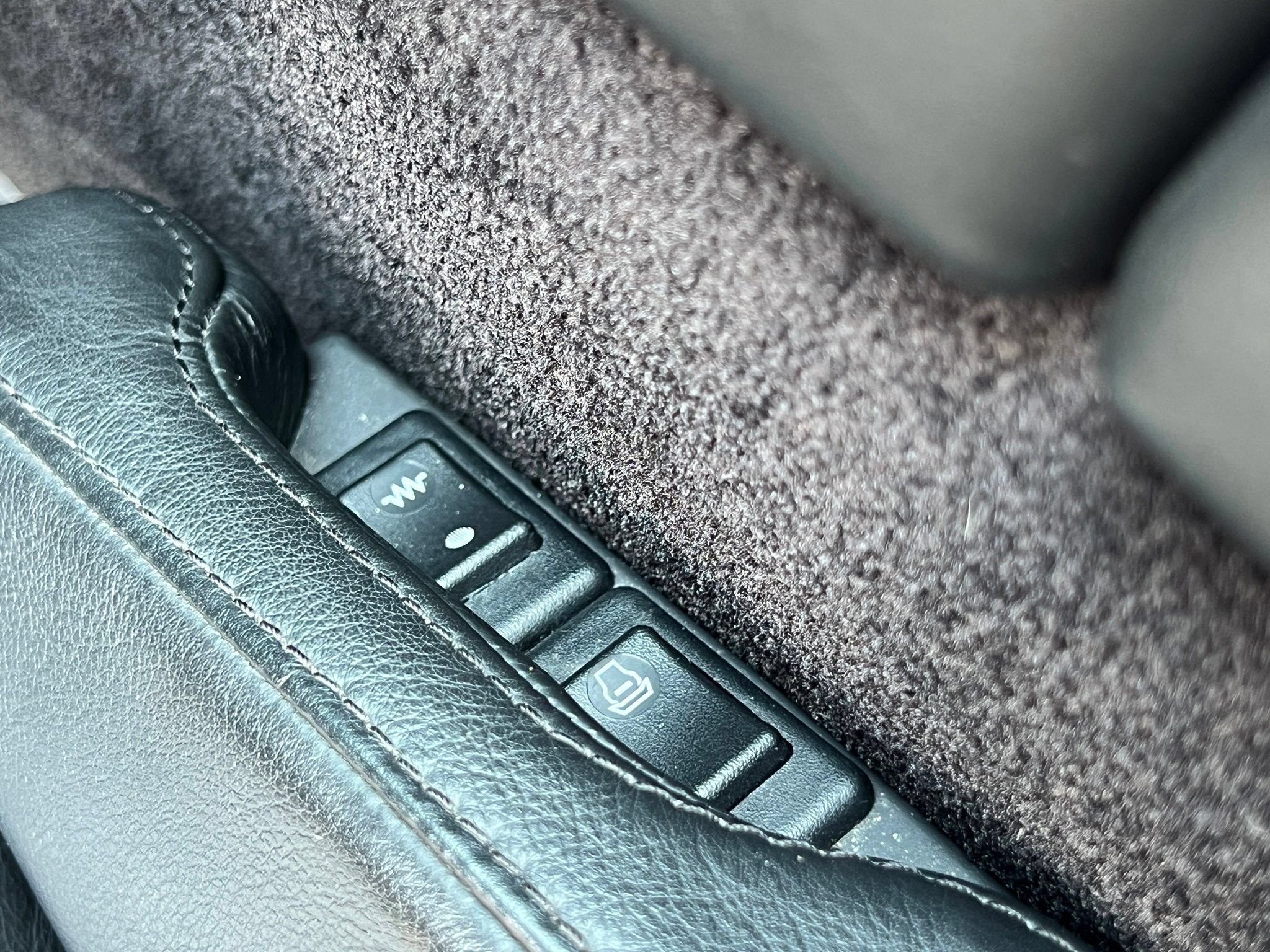 Used 2006 Aston Martin DB9 Volante RWD image 27