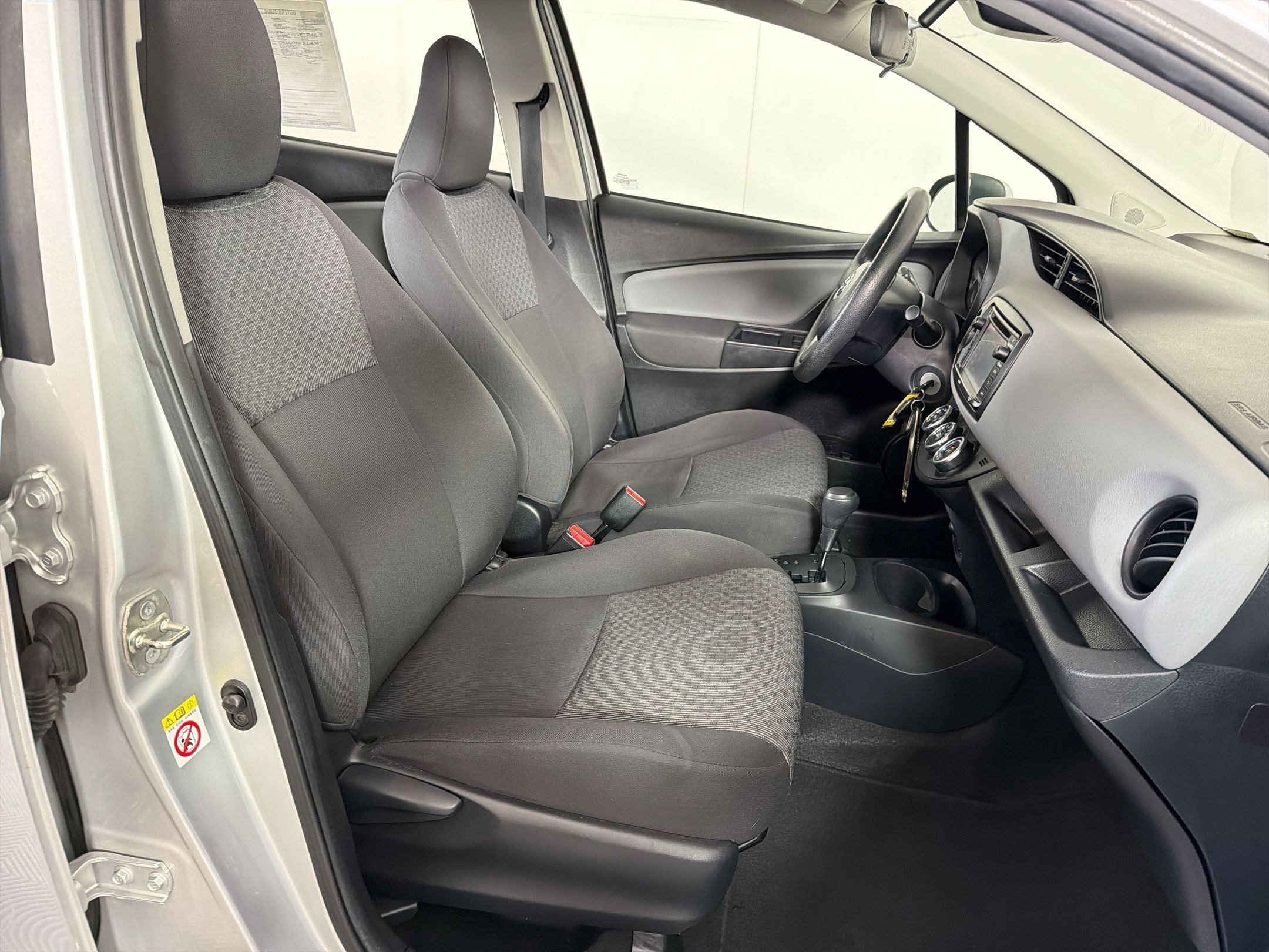 Used 2017 Toyota Yaris L w/ Carpet Mat Package image 27