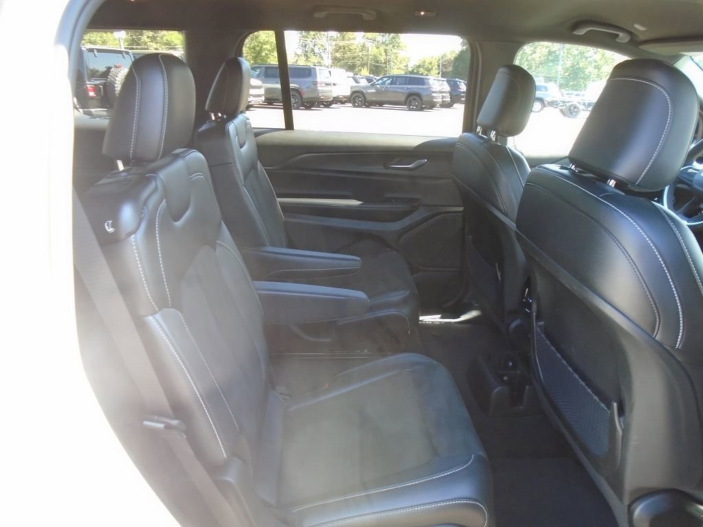 Certified 2023 Jeep Grand Cherokee L Laredo image 11