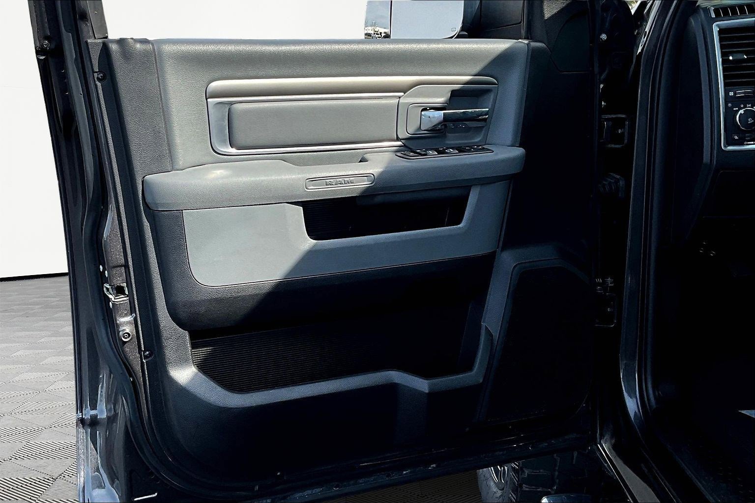 Used 2018 RAM 2500 Lone Star image 21