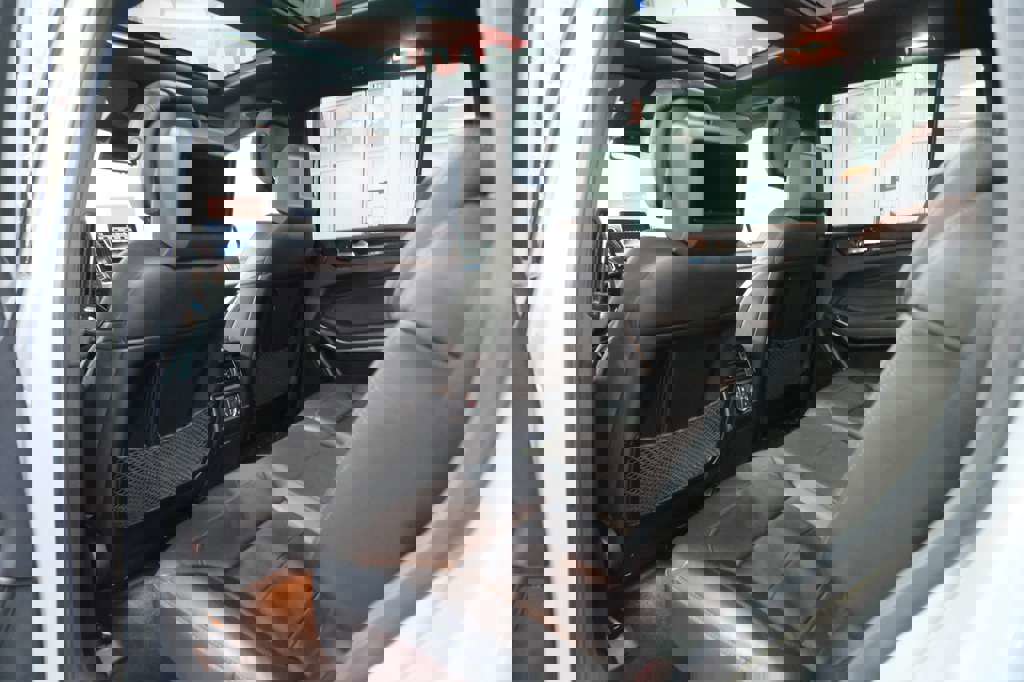 Used 2018 Mercedes-Benz GLS 550 4MATIC w/ Driver Assistance Package image 21