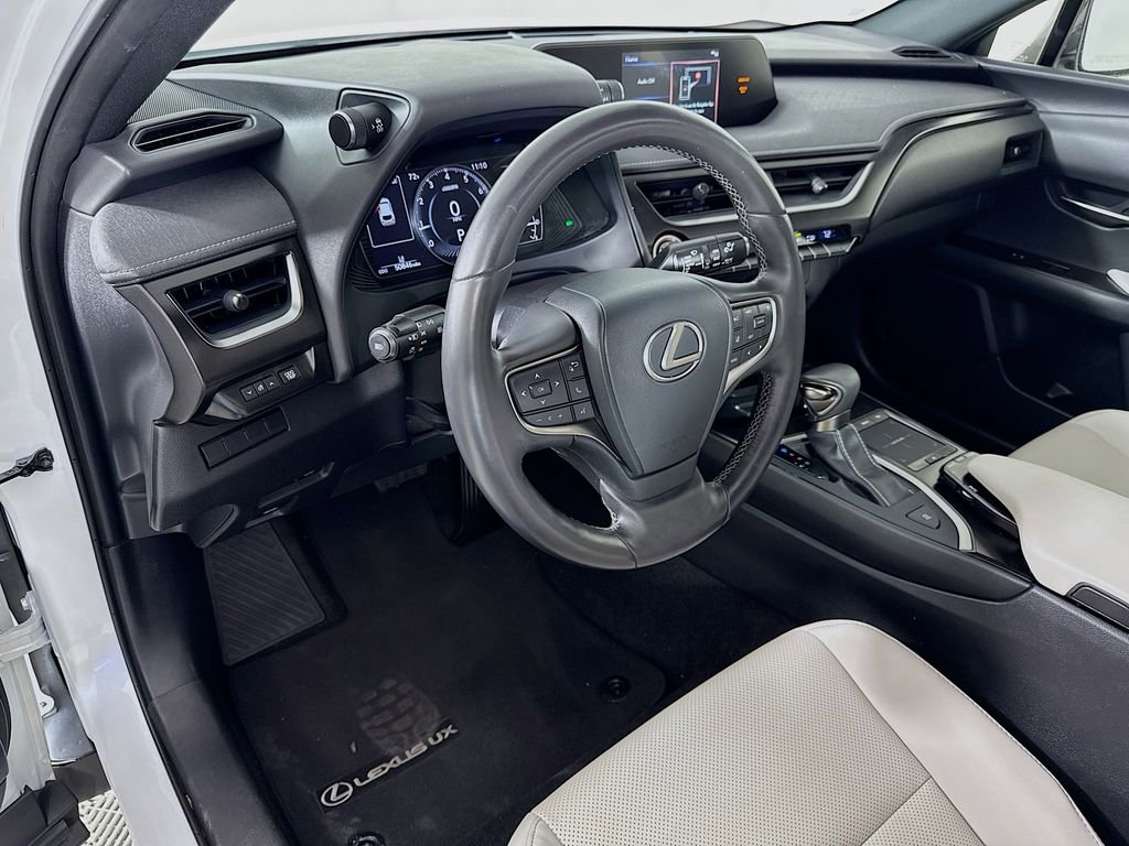 Certified 2022 Lexus UX 200 w/ Premium Package image 9