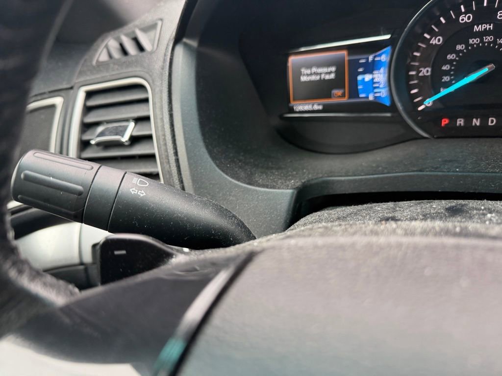 Used 2016 Ford Explorer XLT w/ Equipment Group 202A AWD/4WD image 13