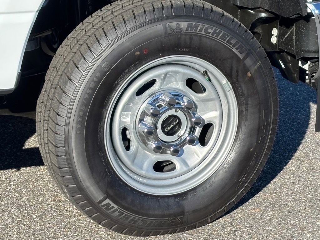 New 2026 Ford F250 XL w/ XL Chrome Package image 27