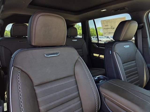 New 2026 GMC Acadia Denali Ultimate w/ LPO, Floor Liner Package AWD/4WD image 37