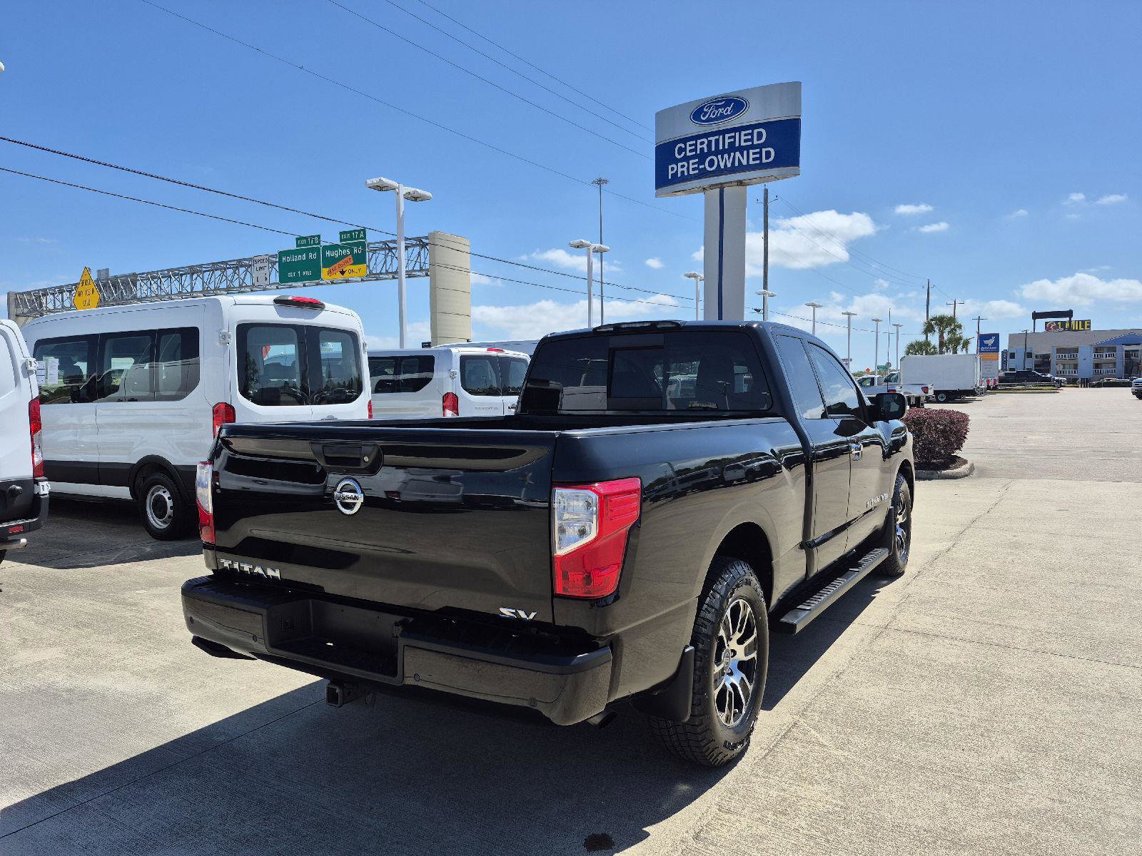 Used 2020 Nissan Titan SV w/ SV Convenience Package RWD image 19