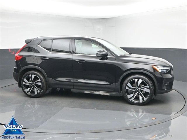 Used 2024 Volvo XC40 B5 Plus w/ Protection Package Premier image 1