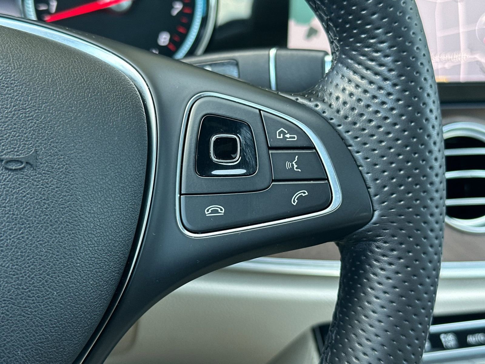 Used 2017 Mercedes-Benz E 300 image 28